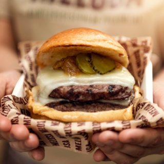 Aquell que va dir que menys era més... no havia provat la Doble-Cheesetosa! Impossible. Quan es combina un…