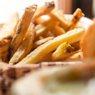 Ja sabeu que diuen... "Darrere d'una gran hamburguesa, hi ha sempre unes grans patates". A la Melosa les…